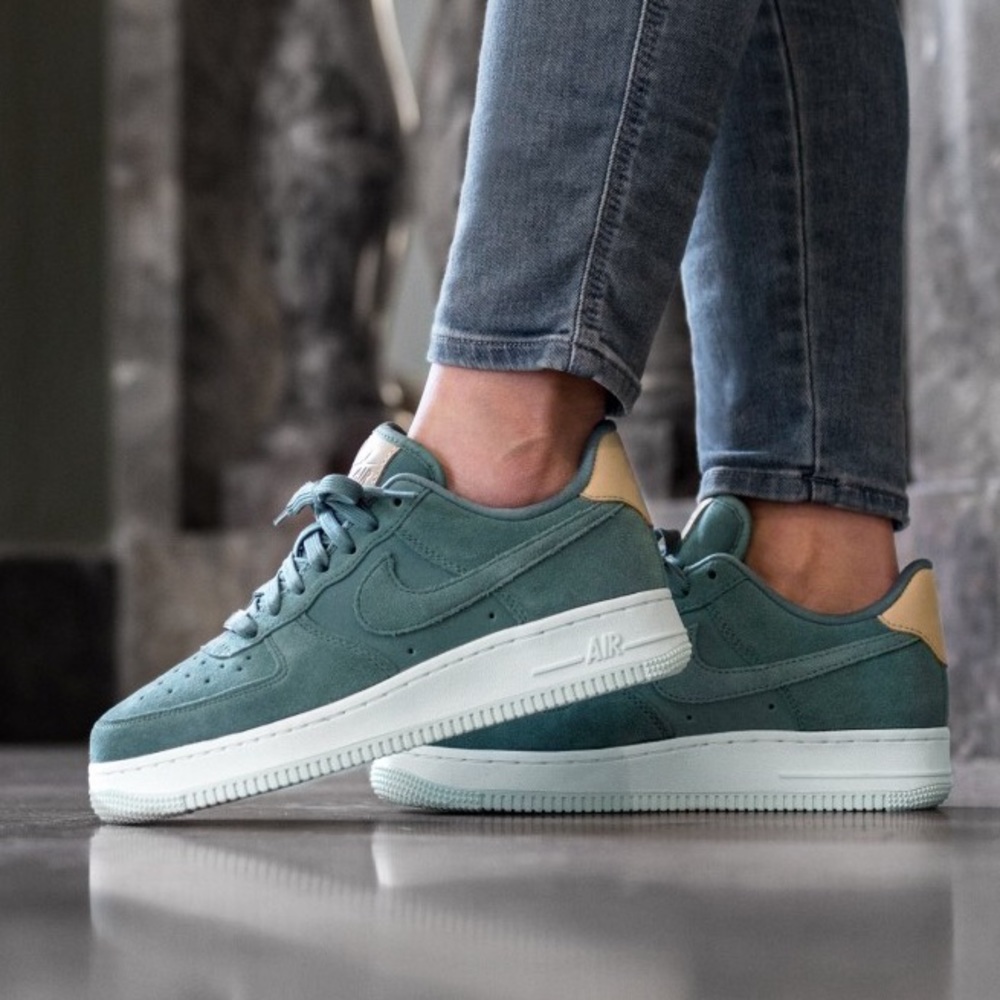 Brand New Nike Air Force 1 Premium Suede - Picture 7 of 7